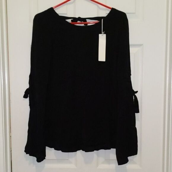 Lost April black top with slit sleeve Sz L NWT - Picture 1 of 7